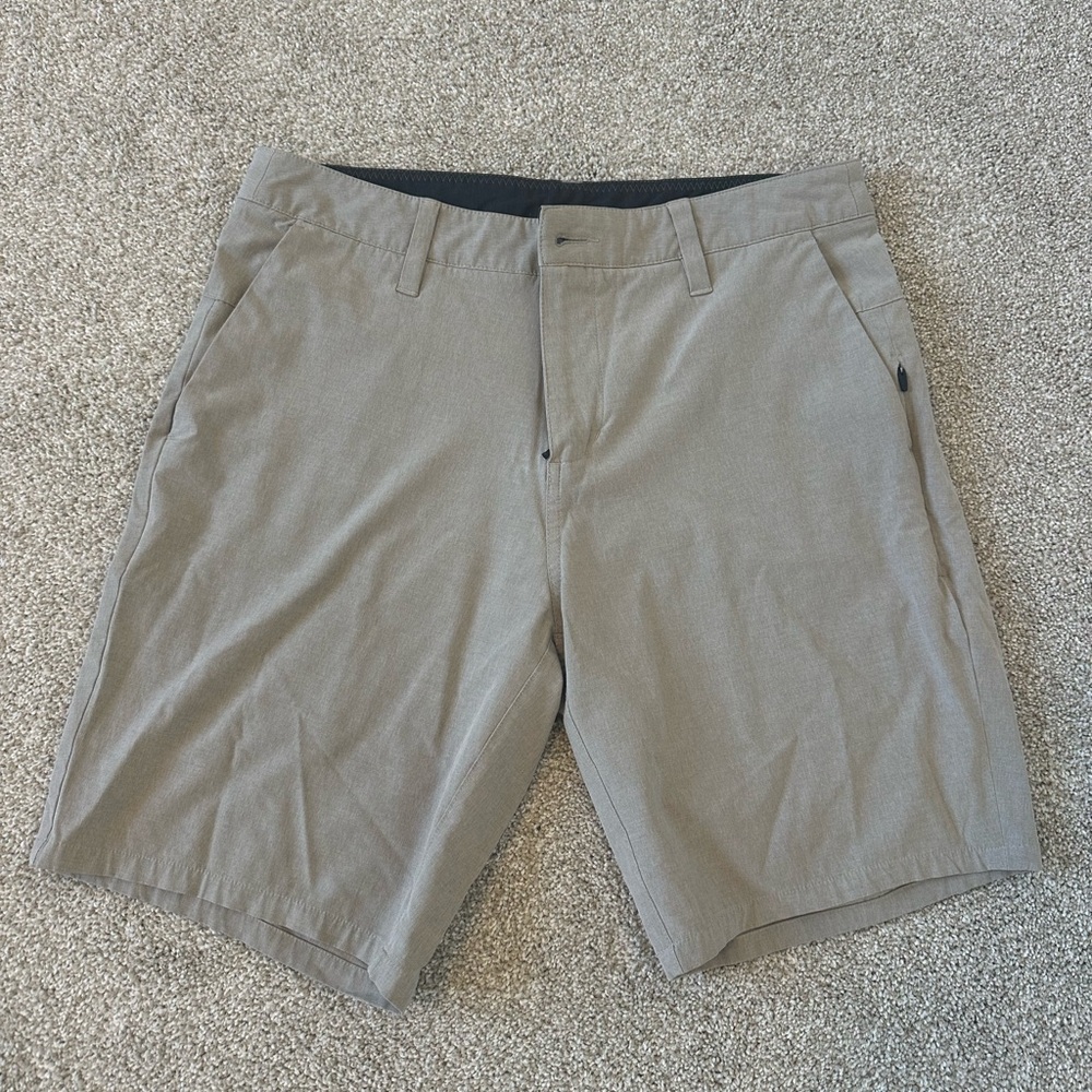 Vuori Men's Gray Flat Front Shorts